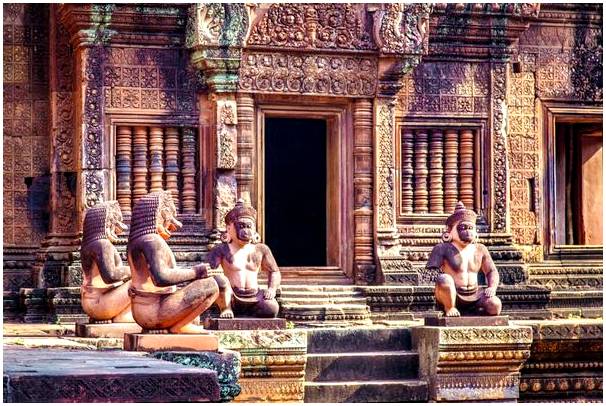 Бантей Срей, один из самых красивых храмов Камбоджи.