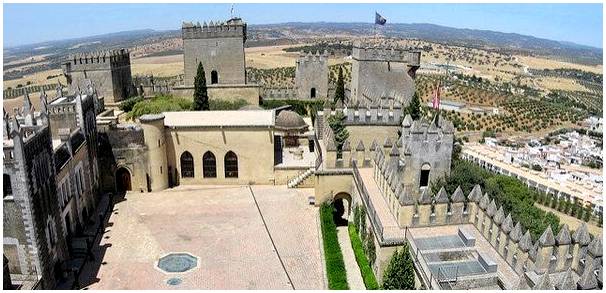 Замок Альмодовар-дель-Рио, живая легенда