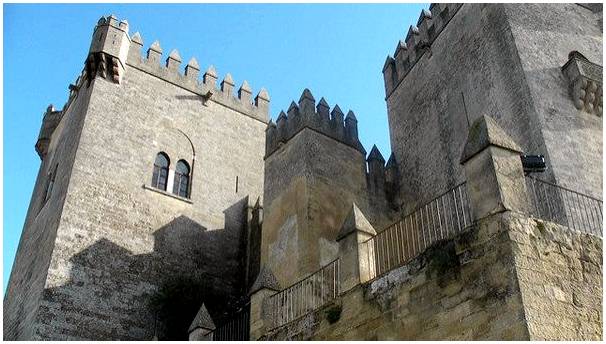 Замок Альмодовар-дель-Рио, живая легенда