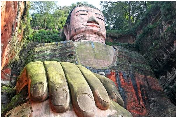 Великий Будда Лешана, гигант, высеченный в камне