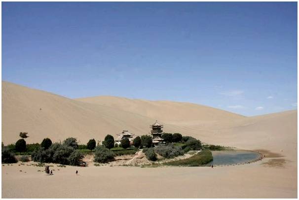 Озеро Юэяцюань, взрыв жизни посреди пустыни Гоби