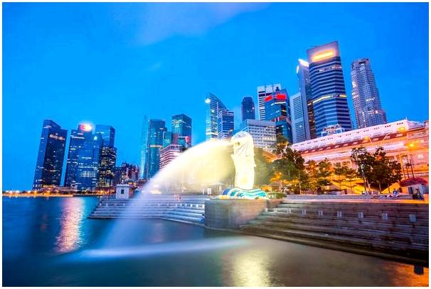 Парк Мерлион, лев-русалка, символ Сингапура.