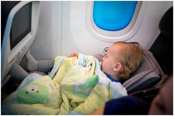 Важные советы по путешествию с детьми на самолете