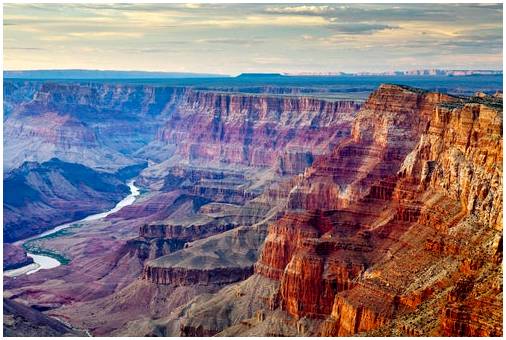 Мы пересекаем самые живописные каньоны на планете.