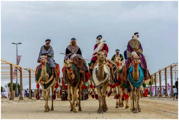 Откройте для себя фестиваль верблюдов в Саудовской Аравии.