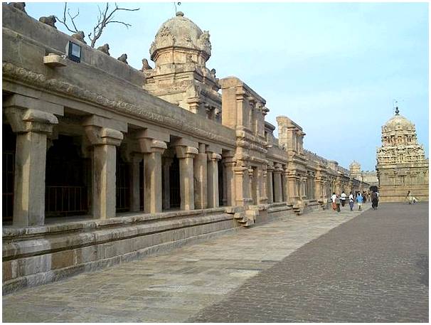 История храма Брихадишвара в Индии