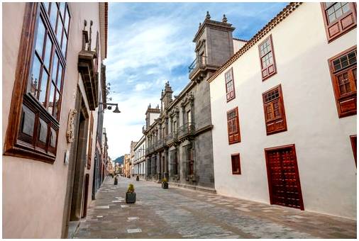 10 испанских улиц, на которых есть что-то особенное