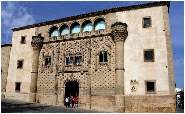 10 сказочных дворцов испанского ренессанса