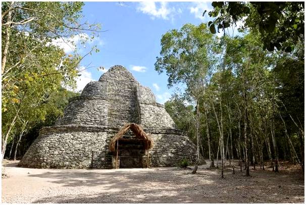 Откройте для себя руины майя Коба в Мексике.