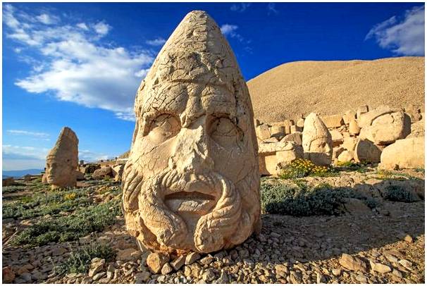 Гора Немрут и ее уникальные статуи