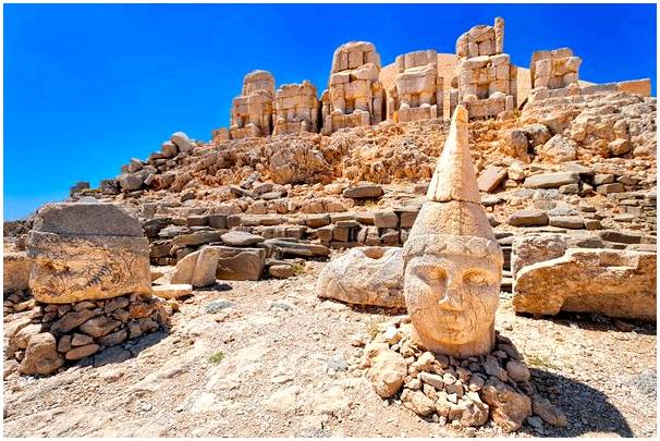 Гора Немрут и ее уникальные статуи