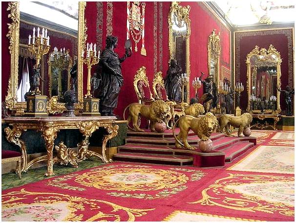 Королевский дворец в Мадриде: часы работы, цена и расположение