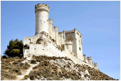Посещаем замок Пеньяфьель в Вальядолиде.