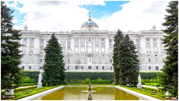10 сказочных испанских дворцов, которые стоит посетить