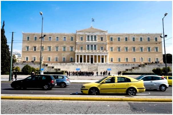 Стоит ли арендовать машину в Афинах?