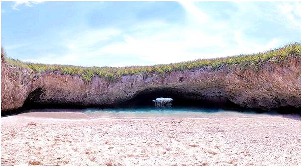 Откройте для себя Playa Escondida на Мариетских островах, Мексика.