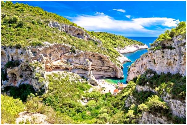 Остров Вис, рай у побережья Хорватии.