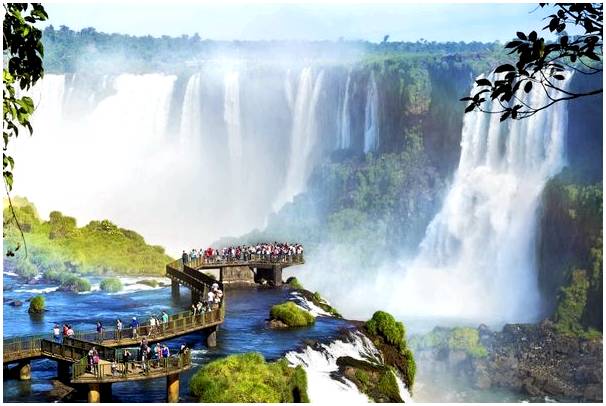Наслаждайтесь самыми невероятными водопадами в мире.