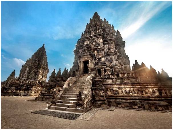 Храмы Прамбанан в Индонезии