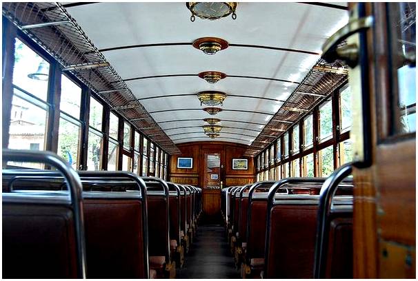 Путешествие на столетнем поезде из Пальмы в Сольер.