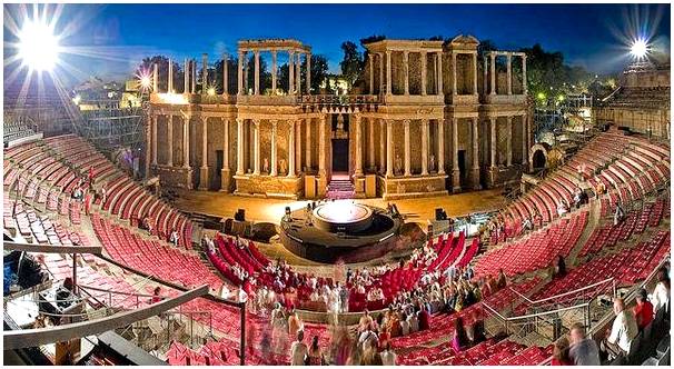 Прогуляемся по римскому театру Мериды.