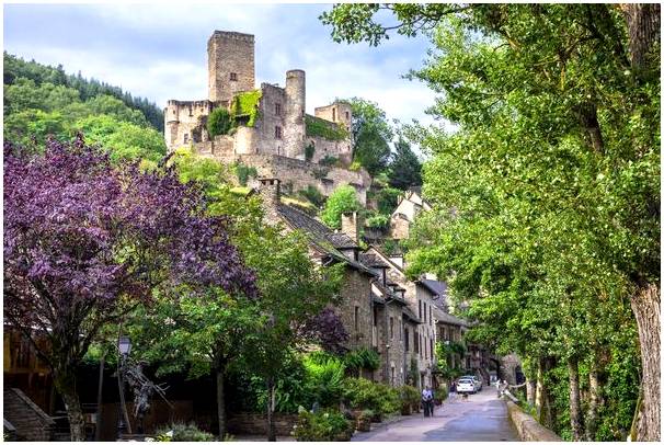 Белкастель: одна из самых красивых деревень Франции.