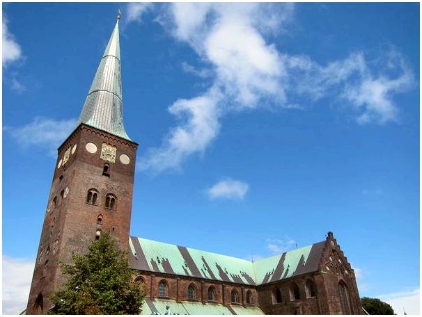 Познакомьтесь с Орхусом в Дании, культурном и художественном городе.