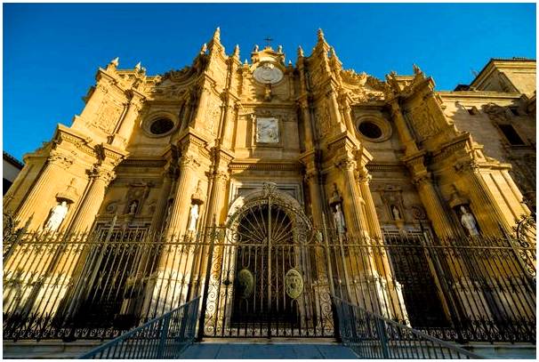 Гуадикс, один из самых красивых городов Гранады.