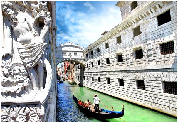 История и легенды Моста вздохов в Венеции