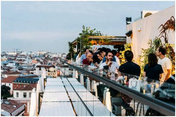 Лучшие крыши Мадрида, крыши, на которых можно отдыхать на свежем воздухе.