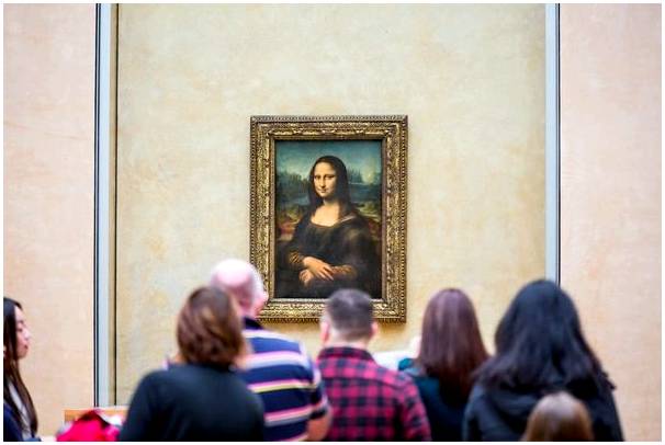 Посетите Лувр в Париже и полюбуйтесь его впечатлениями.