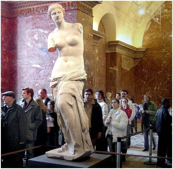 Посетите Лувр в Париже и полюбуйтесь его впечатлениями.