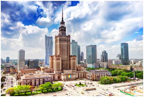 Познакомьтесь с 8 невероятными местами в Варшаве, столице Польши.