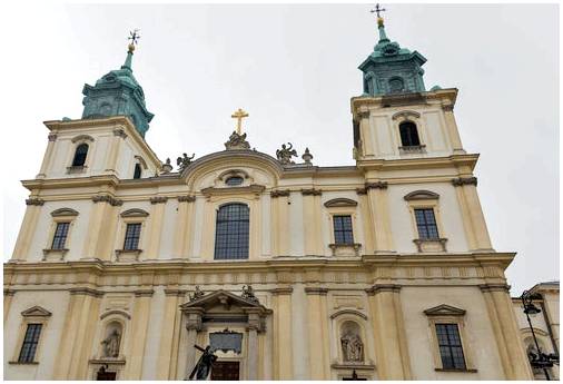 Познакомьтесь с 8 невероятными местами в Варшаве, столице Польши.
