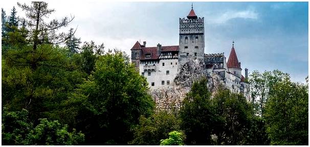Узнайте об истории замка Бран в Румынии.