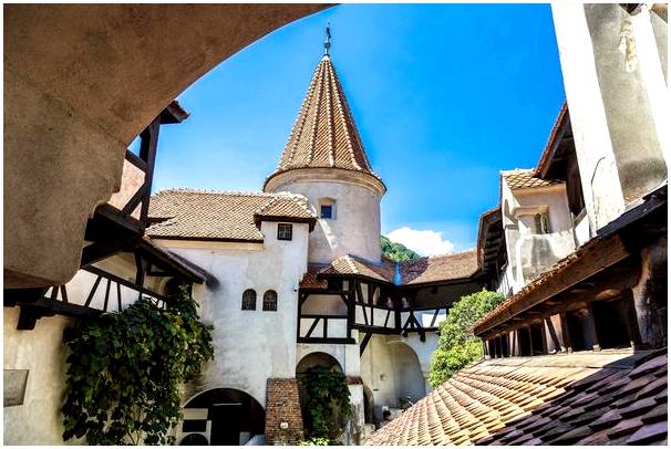 Узнайте об истории замка Бран в Румынии.