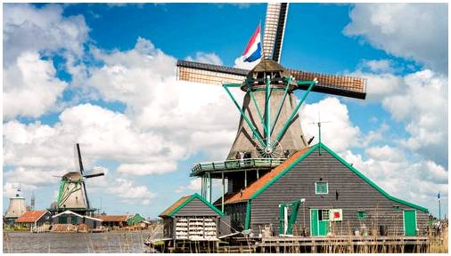 Из Амстердама посетите город Заансе Сханс.