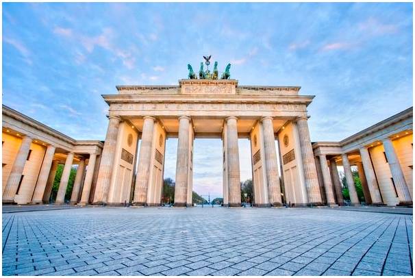 Бранденбургские ворота, раритеты символа Берлина