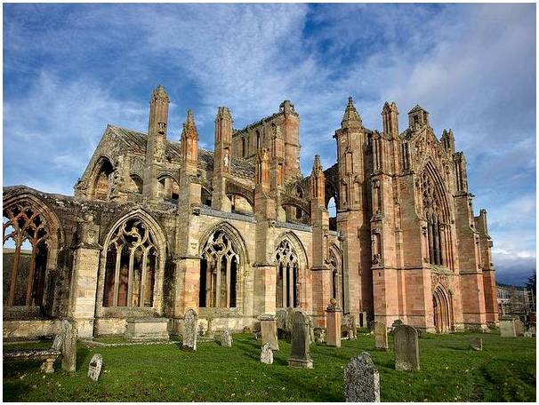 Посещение аббатства Мелроуз в Шотландии.