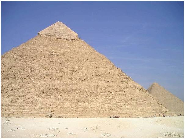 Откройте для себя чудеса плато Гиза в Египте.