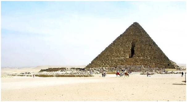 Откройте для себя чудеса плато Гиза в Египте.