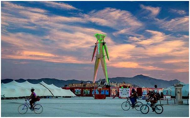 Фестиваль Burning Man в пустыне Невада