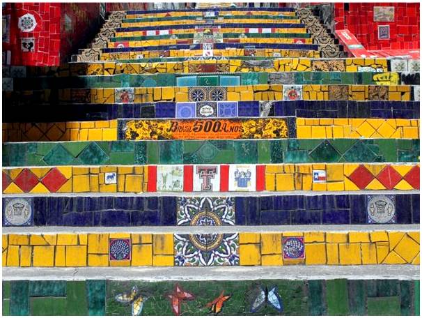 Знаменитая лестница Селарон в Рио-де-Жанейро