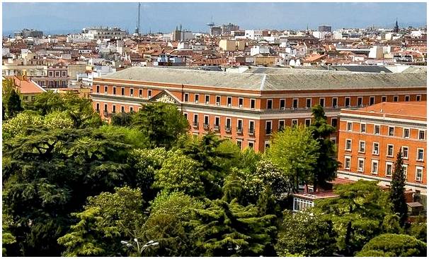 Посещаем дворец Буэнависта в Мадриде.