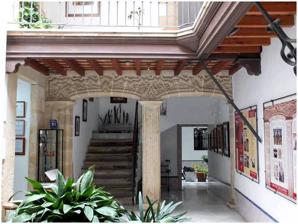 Познакомьтесь с дворцовыми домами Эль-Пуэрто-де-Санта-Мария.