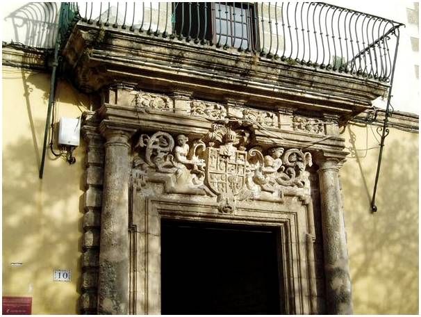 Познакомьтесь с дворцовыми домами Эль-Пуэрто-де-Санта-Мария.