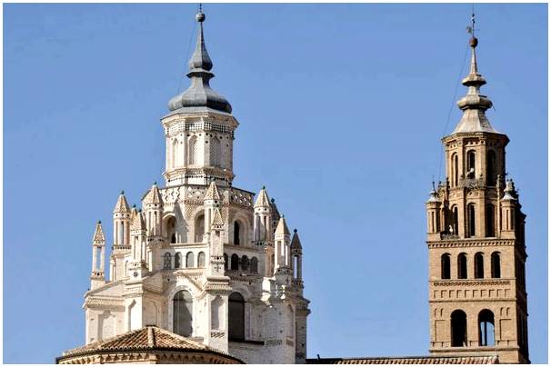 Кафедральный собор Тарасоны, реконструированный и с лучшими видами