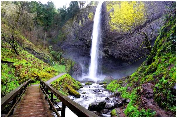 Водопад Малтнома, самый высокий в Орегоне.