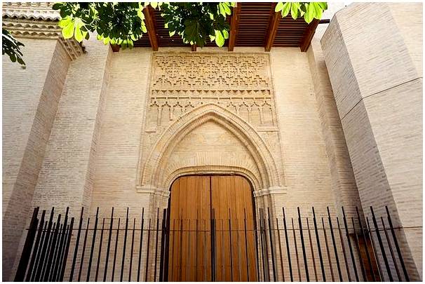 Посетите церковь Санта-Мария-Магдалена в Сарагосе.