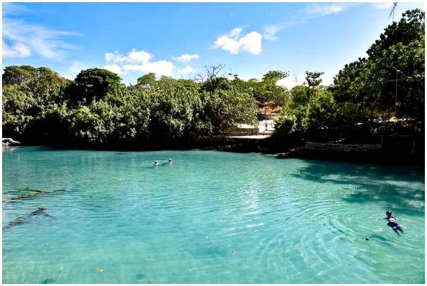 Познакомьтесь с Голубой лагуной, маленьким раем в Порт-Виле.